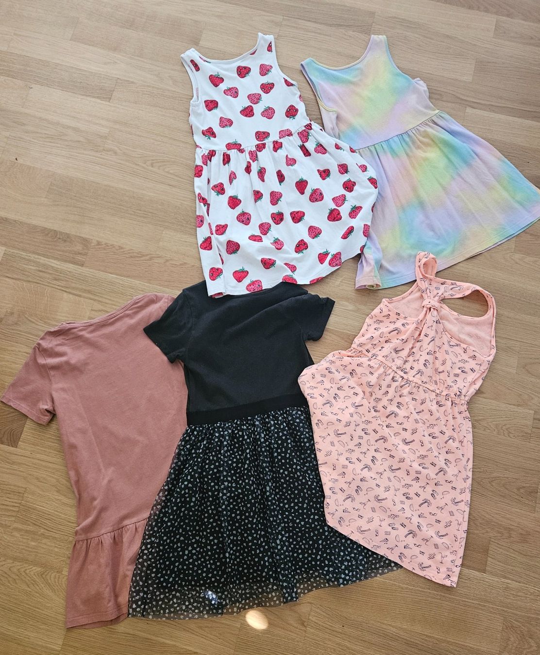 Lotti & Set di vestiti: Mädchen Kleiderpaket Gr. 122/128 – Usato da Bellach venduto da RE-NA 1