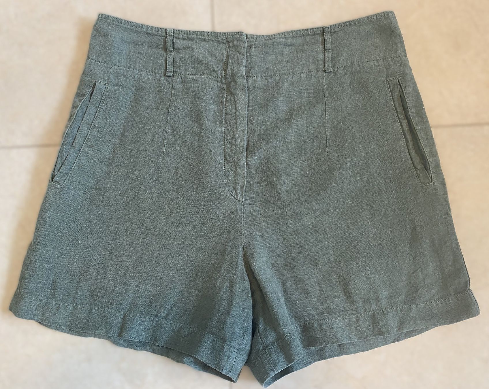 Massimo Dutti Pantaloni: MASSIMO DUTTI 100% Leinen Shorts olive 40 – Usato da Allschwil venduto da Rosenfee