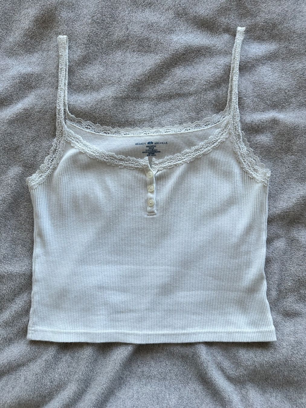 Brandy Melville Top: Brandy Melville white top - One Size – Nuovo (secondo la descrizione) da Dübendorf venduto da ayl_t992