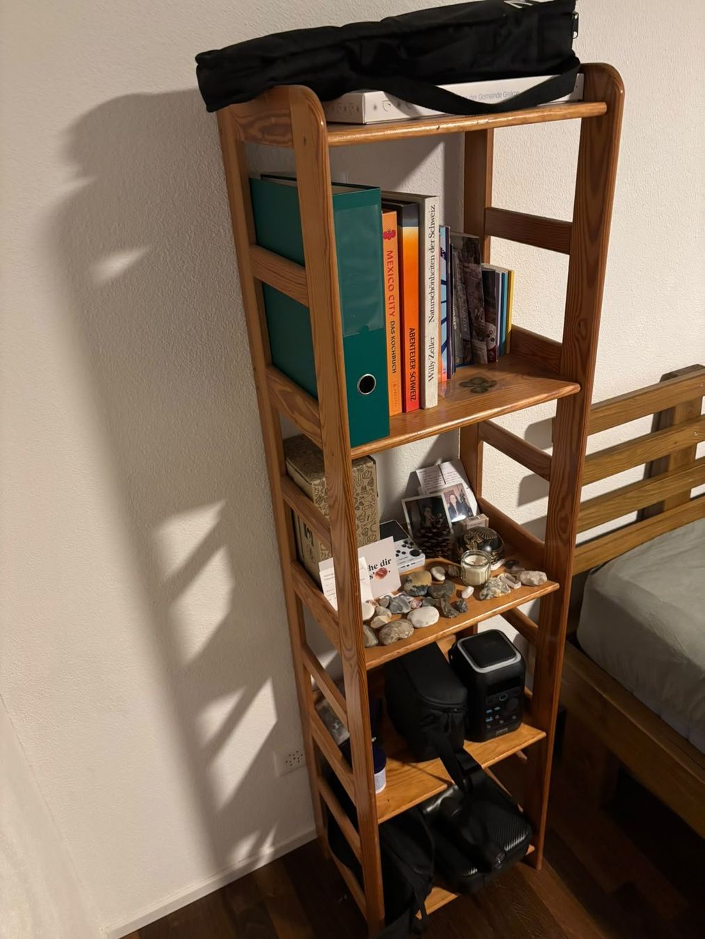 Regale: Holzregal / Bücherregal – Gebraucht aus Gisikon von marco_ch 1