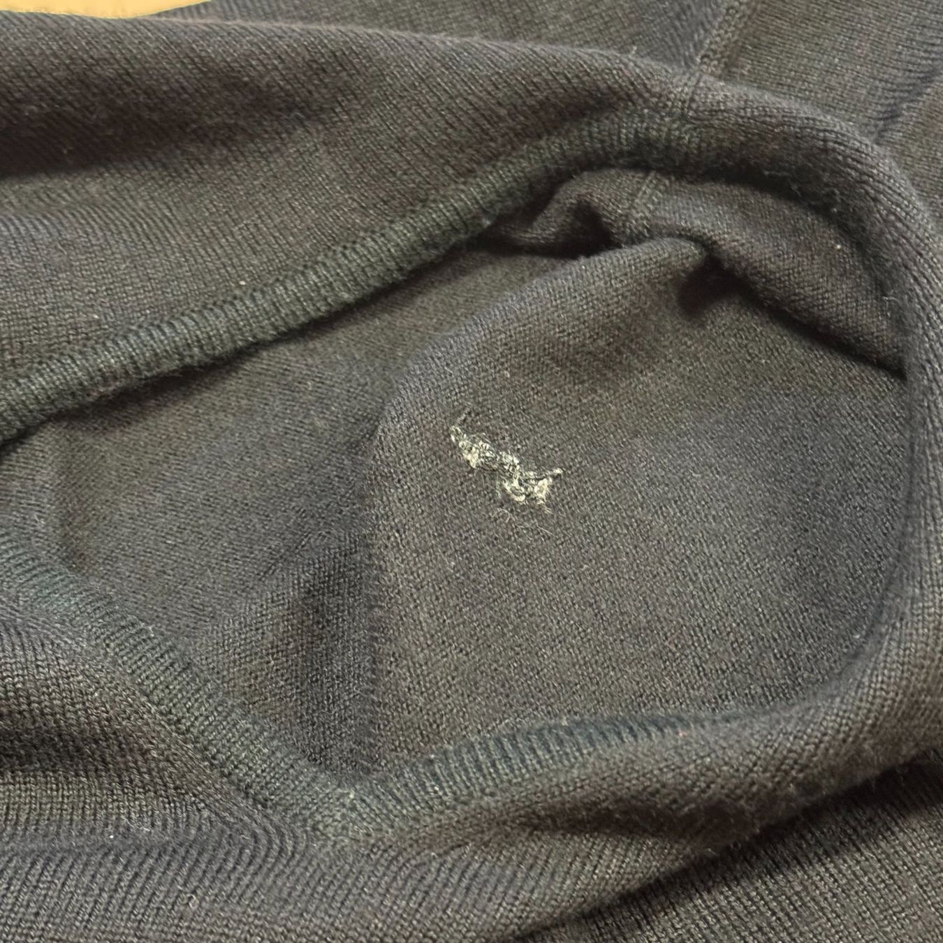 Saint Laurent Maglioni & Felpe: Yves Saint Laurent black on black wool sweatshirt pull 90s – Usato da St. Gallen venduto da sourced_limited 3