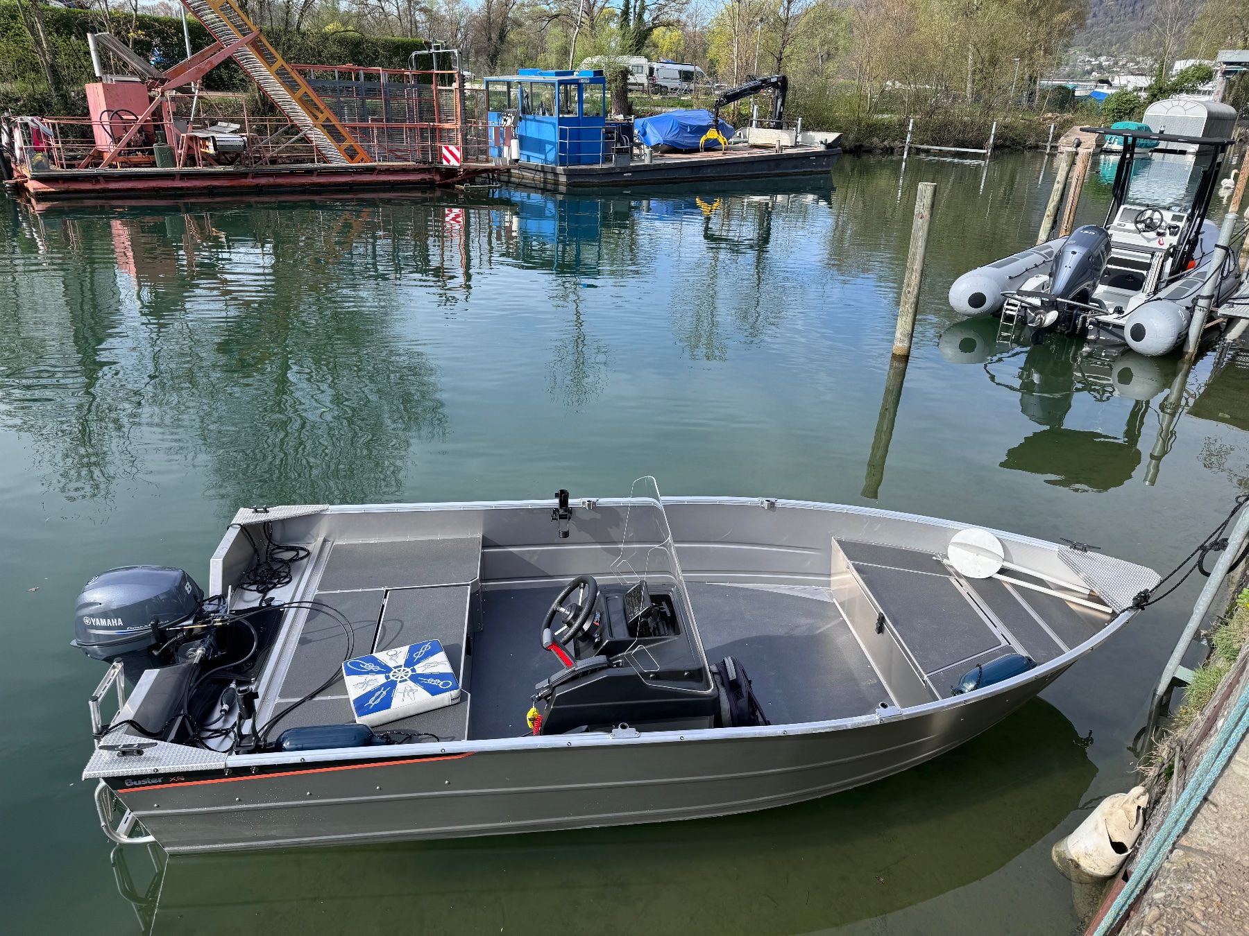 Buster XSr mit Bootsplatz im Trockenhafen am Bielersee (Neu und ...