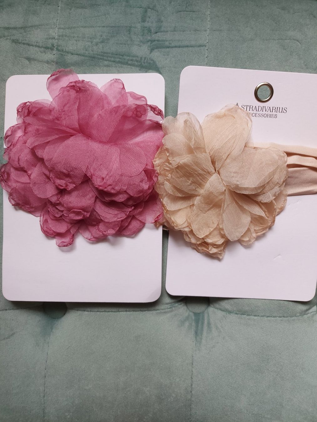 Catenine: Lot de 2 ras-de-cou Stradivarius fleurs – Nuovo e nell'imballaggio originale da Le Mont-Pèlerin venduto da jux_x96b