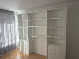 Regalwand weiss mit Schubladen guter Zustand