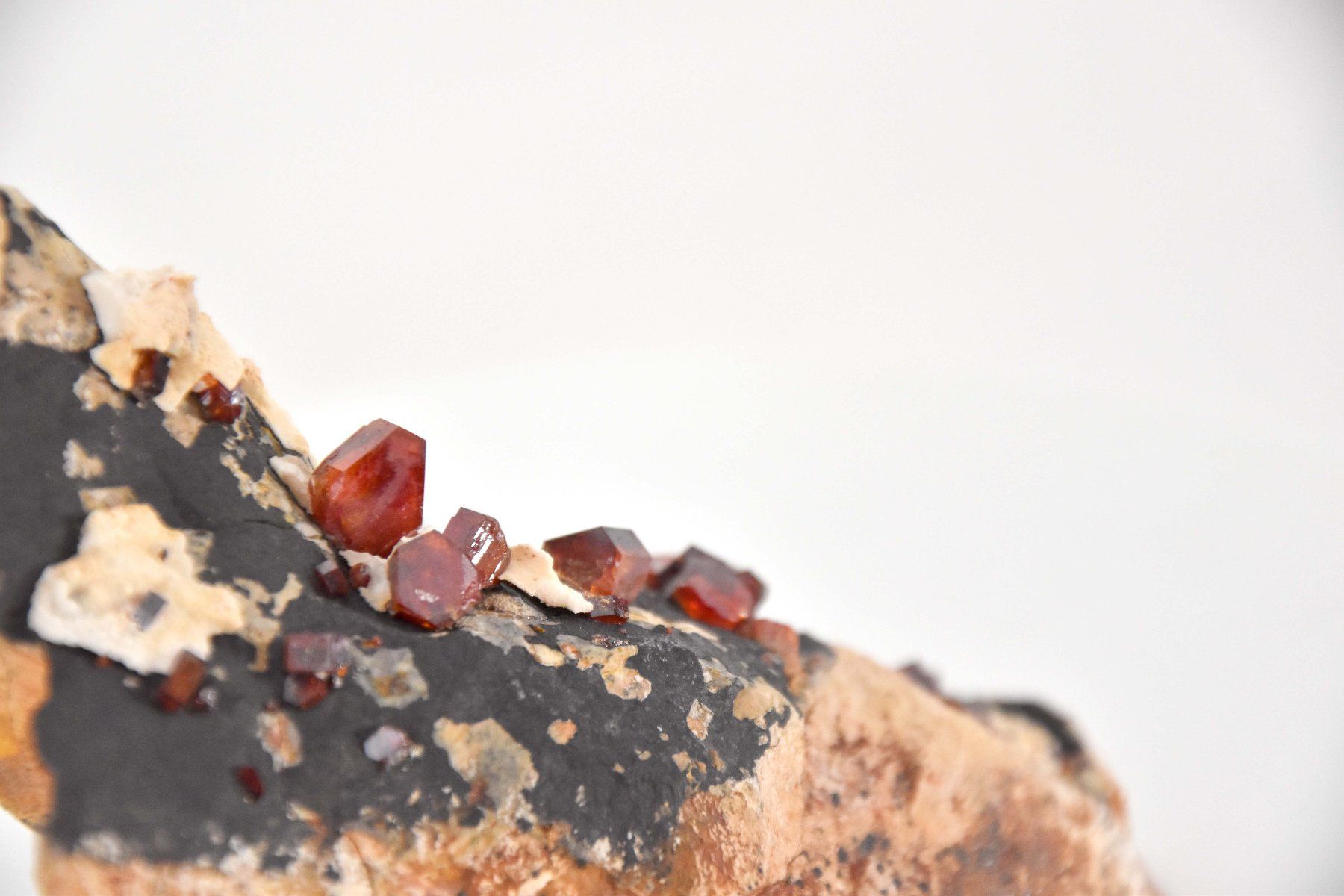 Minerali & Pietre curative: Vanadinite sur gange – Nuovo e nell'imballaggio originale da Vaulion venduto da sambigben 5