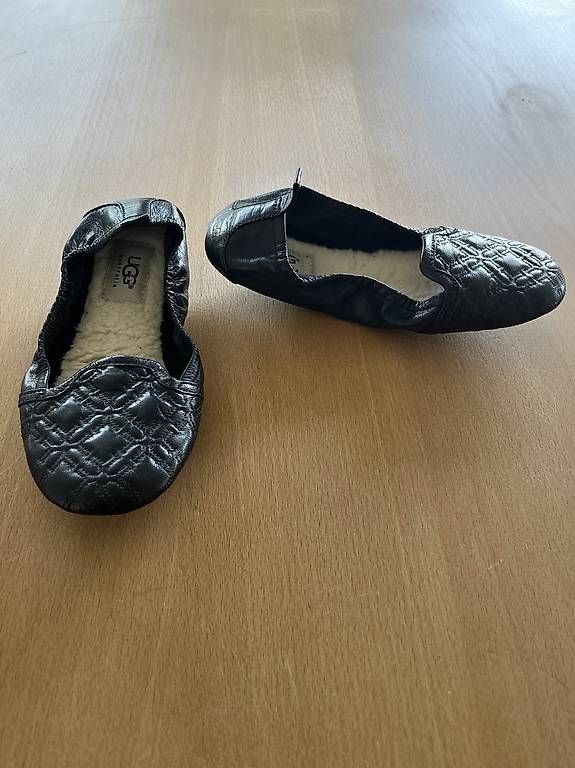 Ugg Damenschuhe: UGG Australia Leder Ballerinas Gr. 37 mit Wollfutter – Gebraucht aus Richterswil von noa_q7yd 1