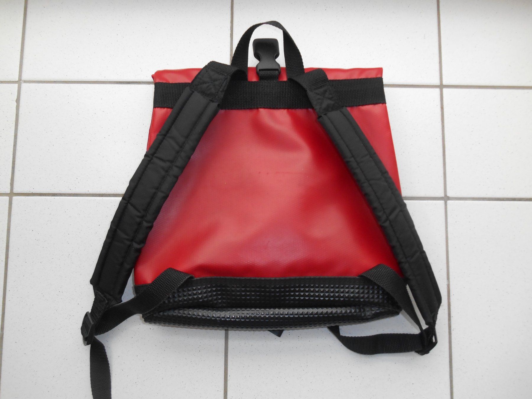 Bree Zaini: Bree Rucksack in Rot/Schwarz – Usato da Basel venduto da Birs868 4