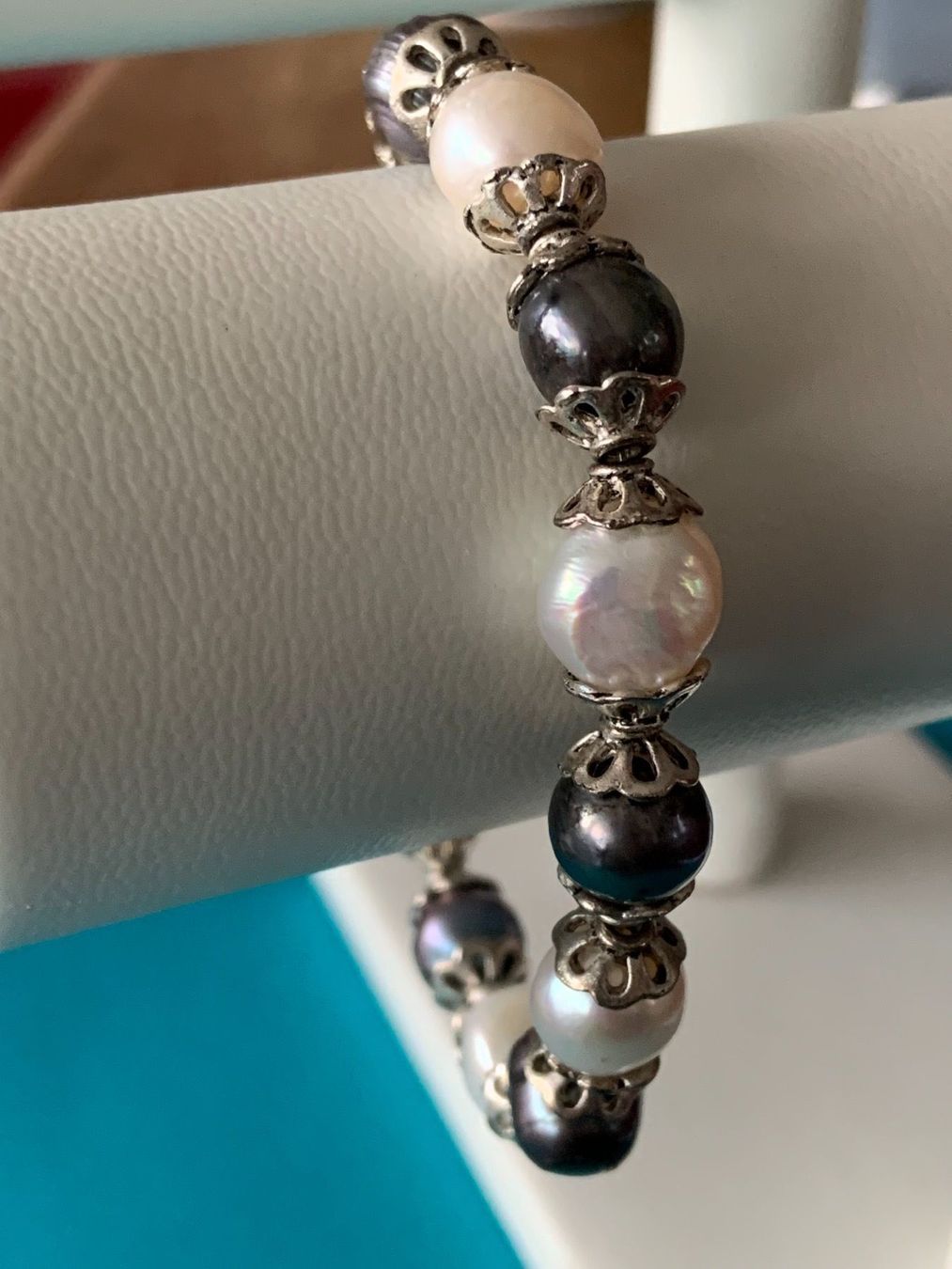 Bracelets: Armband silber echte perle schwarz/weiss – D'occasion à Dittingen par Bellevista 5