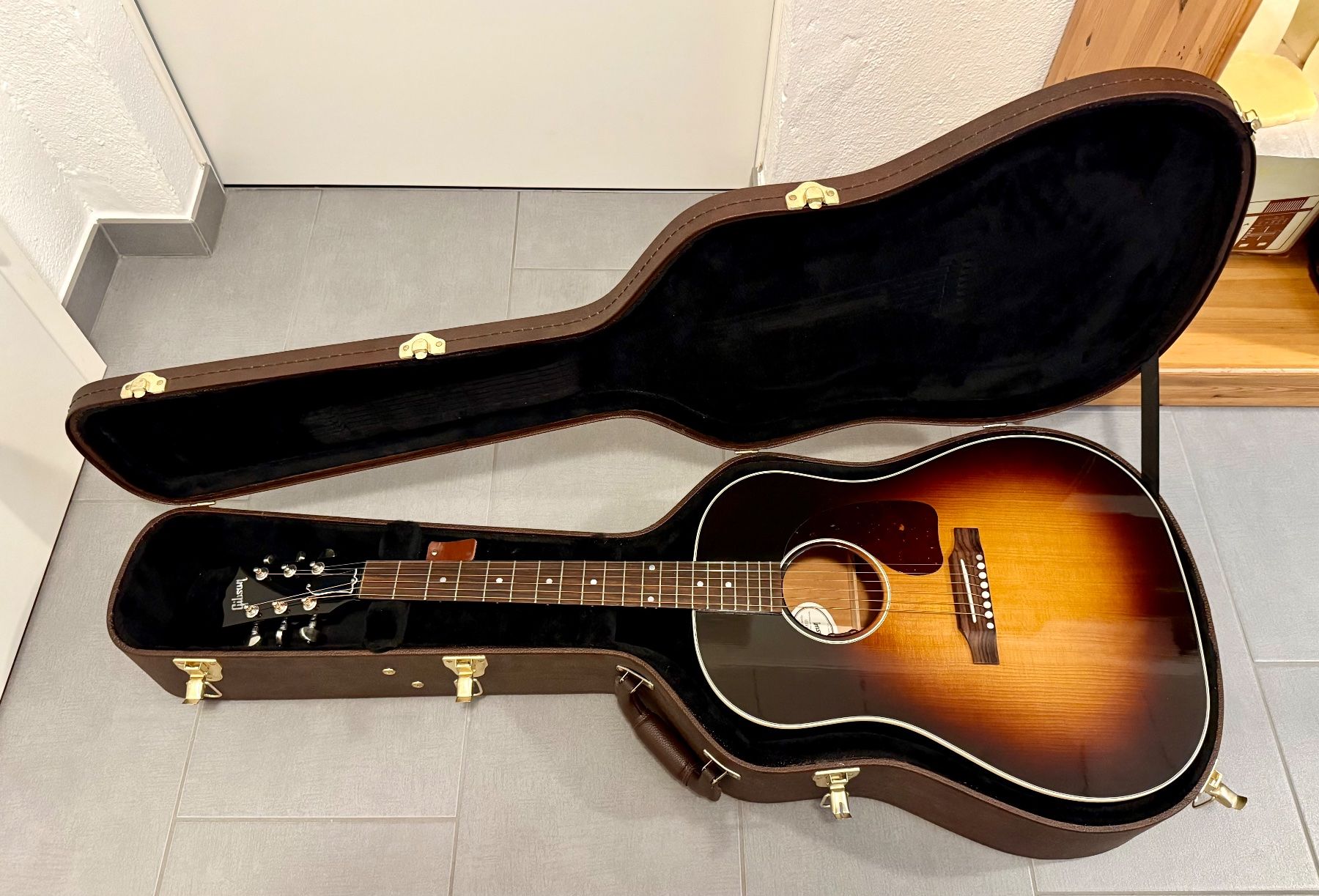 Gibson Strumenti musicali: Gibson J-45 Standard - Vintage Sunburst – Usato da St-Séverin venduto da L_M_