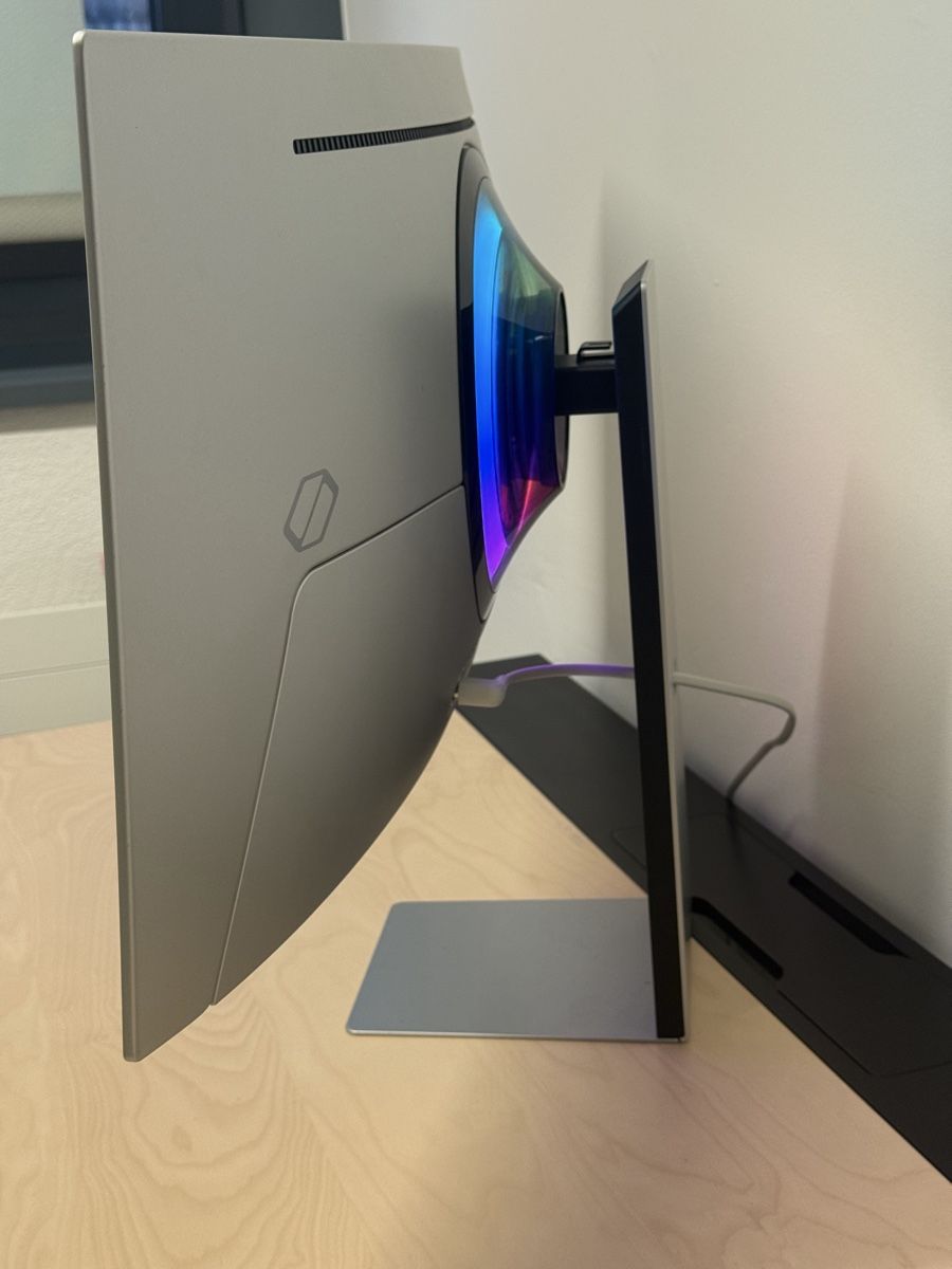 Samsung Monitor: Samsung OLED G8 – Usato da Uster venduto da Louec 2
