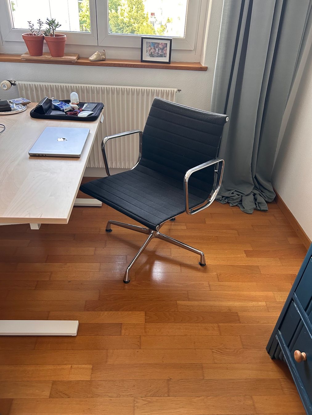 Vitra Sedie: Eames EA 108 Bürostuhl in Schwarz Vitra – Usato da Zürich venduto da ben_lig 3