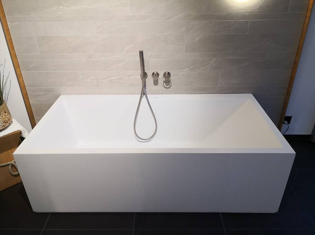 Laufen Vasche da bagno: Freistehende Badewanne weiss matt – Nuovo (secondo la descrizione) da Reichenburg venduto da Rednim1987 2