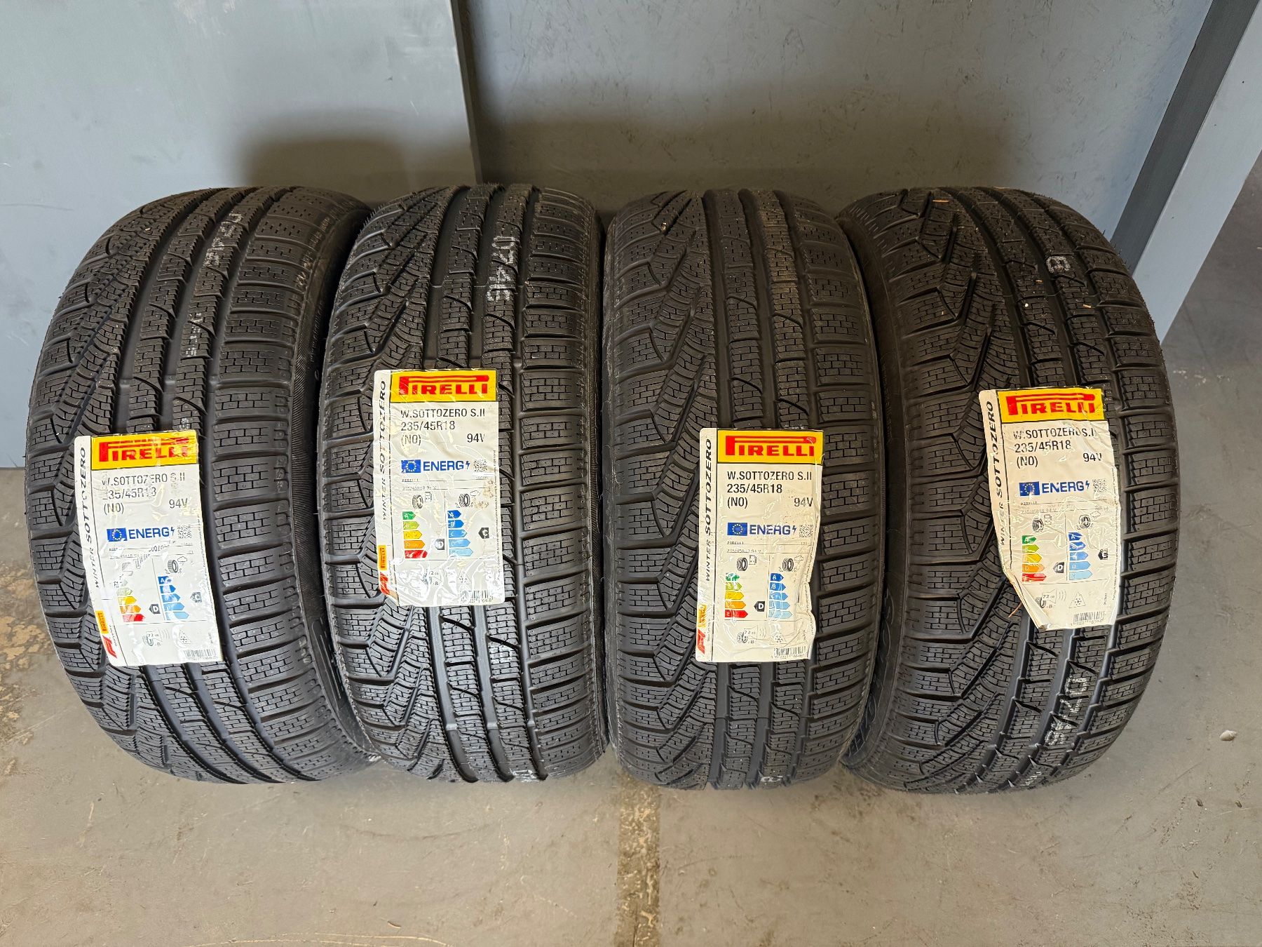 Pirelli Pneumatici & Ruote complete: Winterreifen 235/45R18 94V Pirelli – Nuovo e nell'imballaggio originale da Gerlafingen venduto da Pneu-Puric