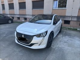 Peugeot 208 GT 1.2 Pure tech