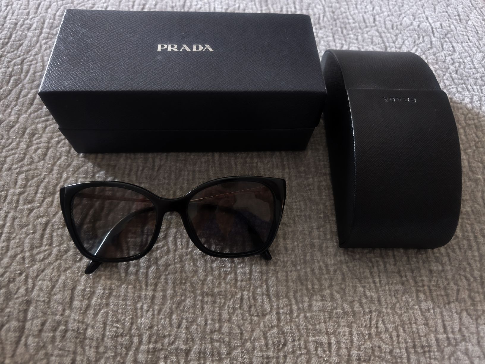Occhiali & Lenti: Prada Sonnenbrille nie getragen – Nuovo (secondo la descrizione) da Tagelswangen venduto da son_z88g