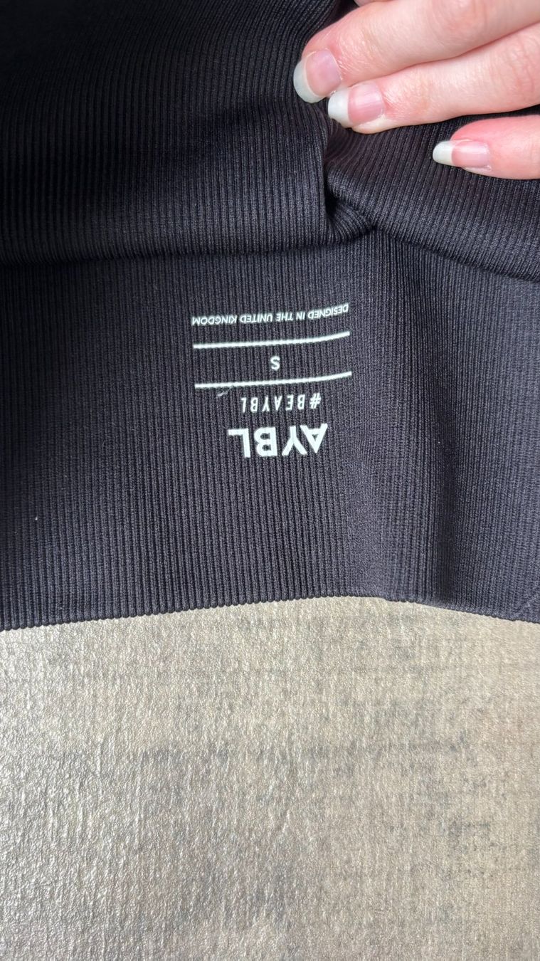 Aybl Leggings: AYBL Leggings schwarz, Gr. S – Usato da Biel/Bienne venduto da jac_pw5y 1