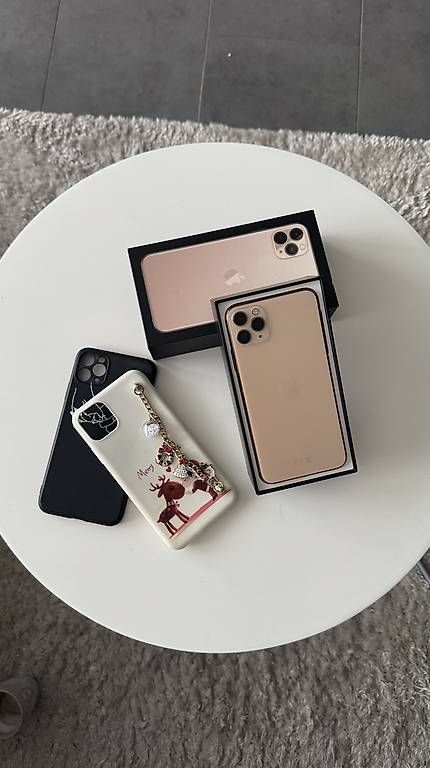 Telefoni cellulari / Smartphones: iPhone 11 Pro Max - 256 GB – Usato da Kölliken venduto da Olivia_Wit