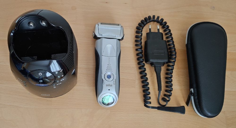 Braun Rasierer Series 7 mit Reinigungsstation Kaufen auf Ricardo