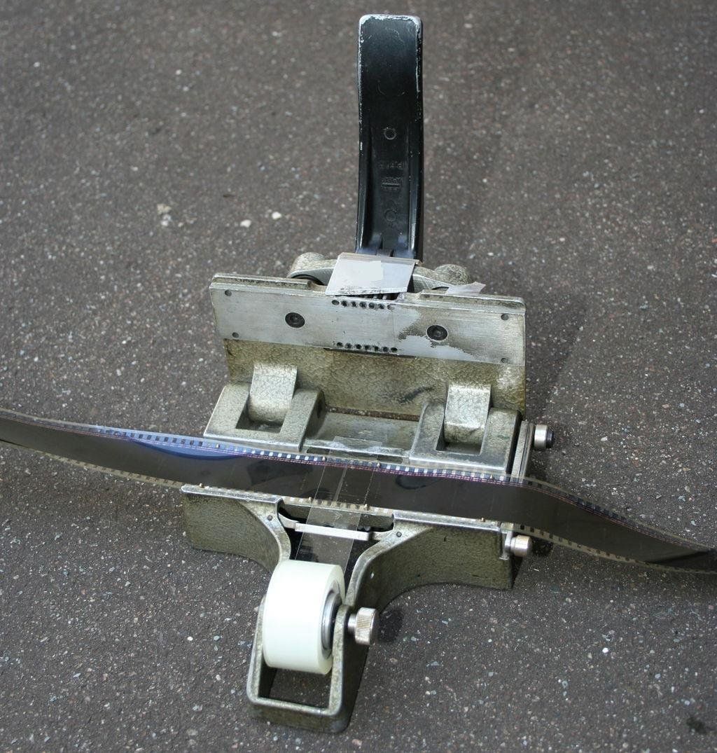 Proiettori: 17.5 mm Film Klebemaschine – Usato da Au ZH venduto da JSR