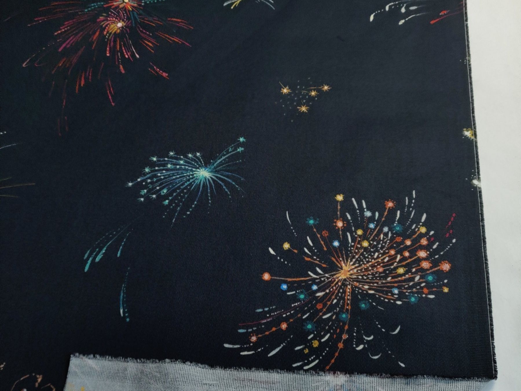 Tessuti: Designer Baumwolle Gabardine 1.20m x1.5m Firework – Nuovo (secondo la descrizione) da Lufingen venduto da Voyager7 1