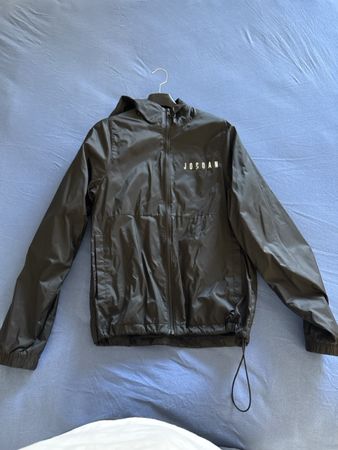 Jordan Windbreaker Jacke schwarz mit Kapuze guter Zustand