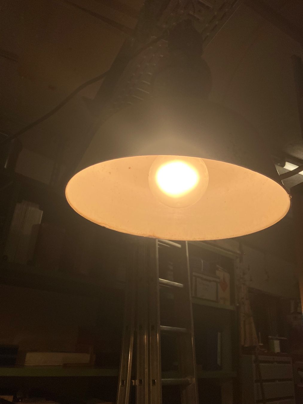 Lampade: Industrielampe – Usato da Zürich venduto da Ideal0 1