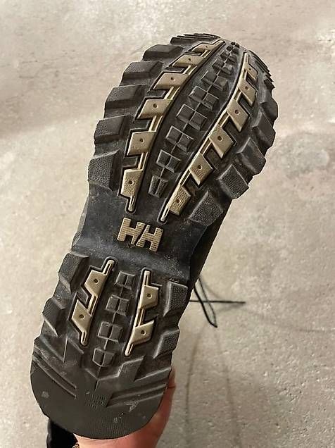 Scarpe da uomo: Schuhe Helly Hansen schwarz – Usato da Winterthur venduto da gin_t6y5 1