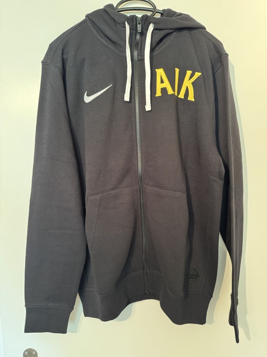 Nike Maglioni & Felpe: Nike Kapuzenjacke AIK Stockholm – Nuovo (secondo la descrizione) da Worb venduto da vd986u