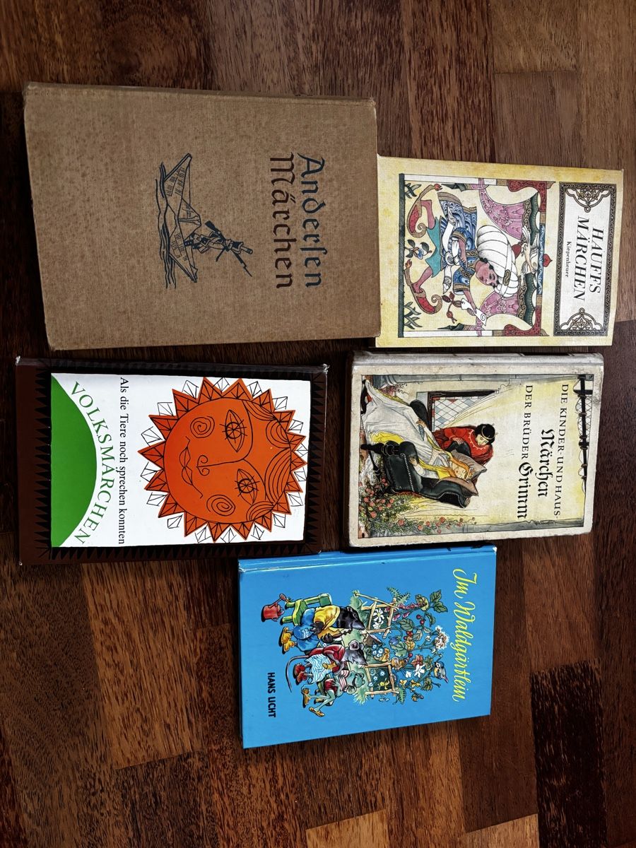 Libri: 5 alte Märchenbücher – Usato da Amriswil venduto da Ka_Sc