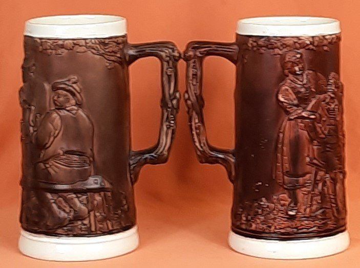 Bicchieri: Alte Bierkrüge Mit Geschnitzter Festfigu – Nuovo (secondo la descrizione) da Seuzach venduto da VT-Collections2 1