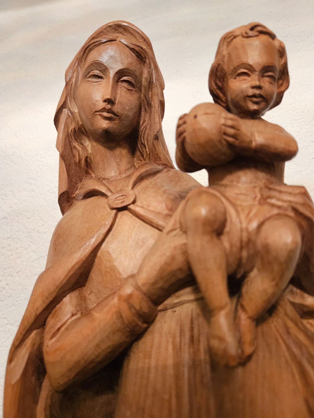 Figurines: Holzmadonna mit Kind, geschnitzt – D'occasion à Wittenbach par anzo4 2