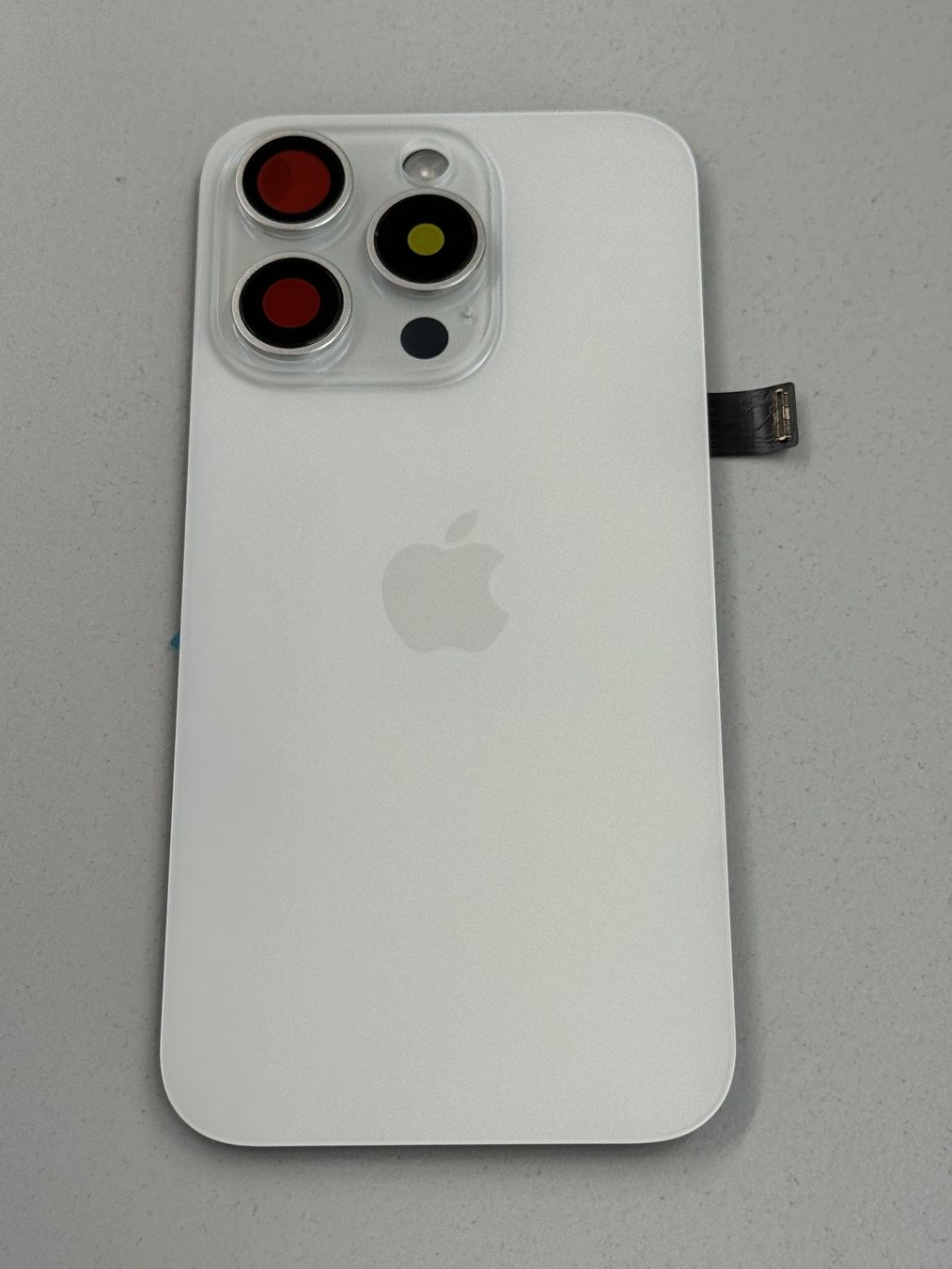 Apple Telefoni cellulari / Smartphones: Vitre Arrière pour iPhone 15 Pro Max avec NFC | Flash – Nuovo e nell'imballaggio originale da Zug venduto da ElPhone
