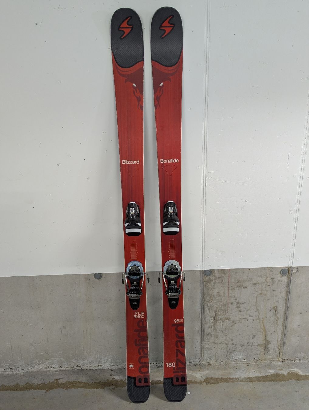 Blizzard Sci: Blizzard Bonafide 180cm mit Look Pivot – Usato da Maienfeld venduto da nrgruber