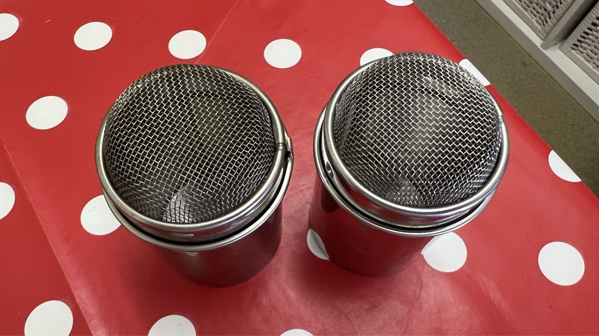Zuccheriere: • 2 x Puderzucker Dosen • – Usato da Basel venduto da mendoza13 1