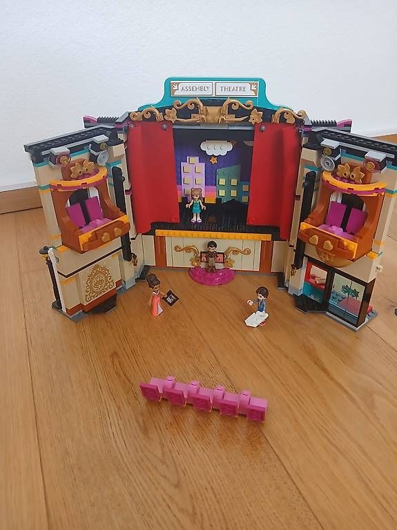 Jeux de construction: LEGO Friends 41714 Andreas Theaterschule – D'occasion à Roggliswil par Nleu