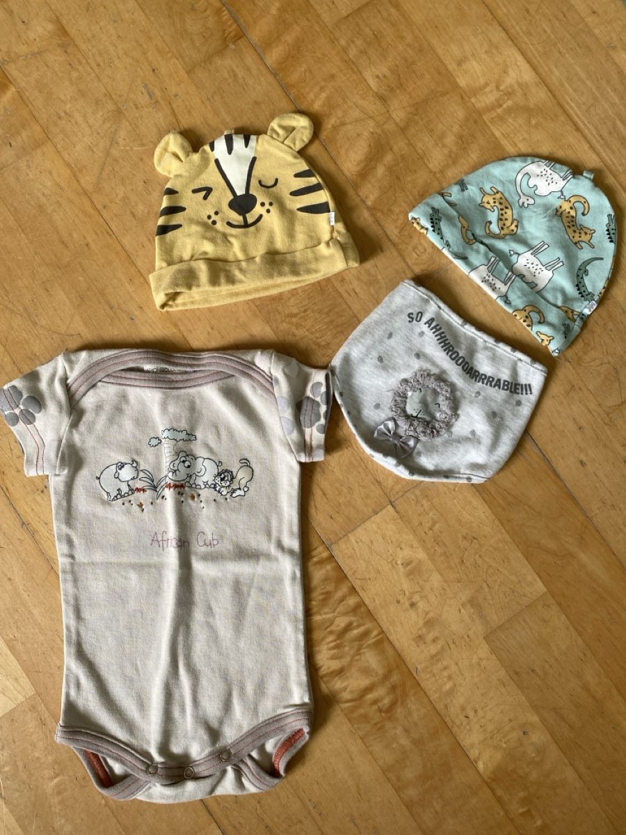 Lotti & Set di vestiti: Body, Mützen, Lätzchen – Usato da Zürich venduto da Simi_L