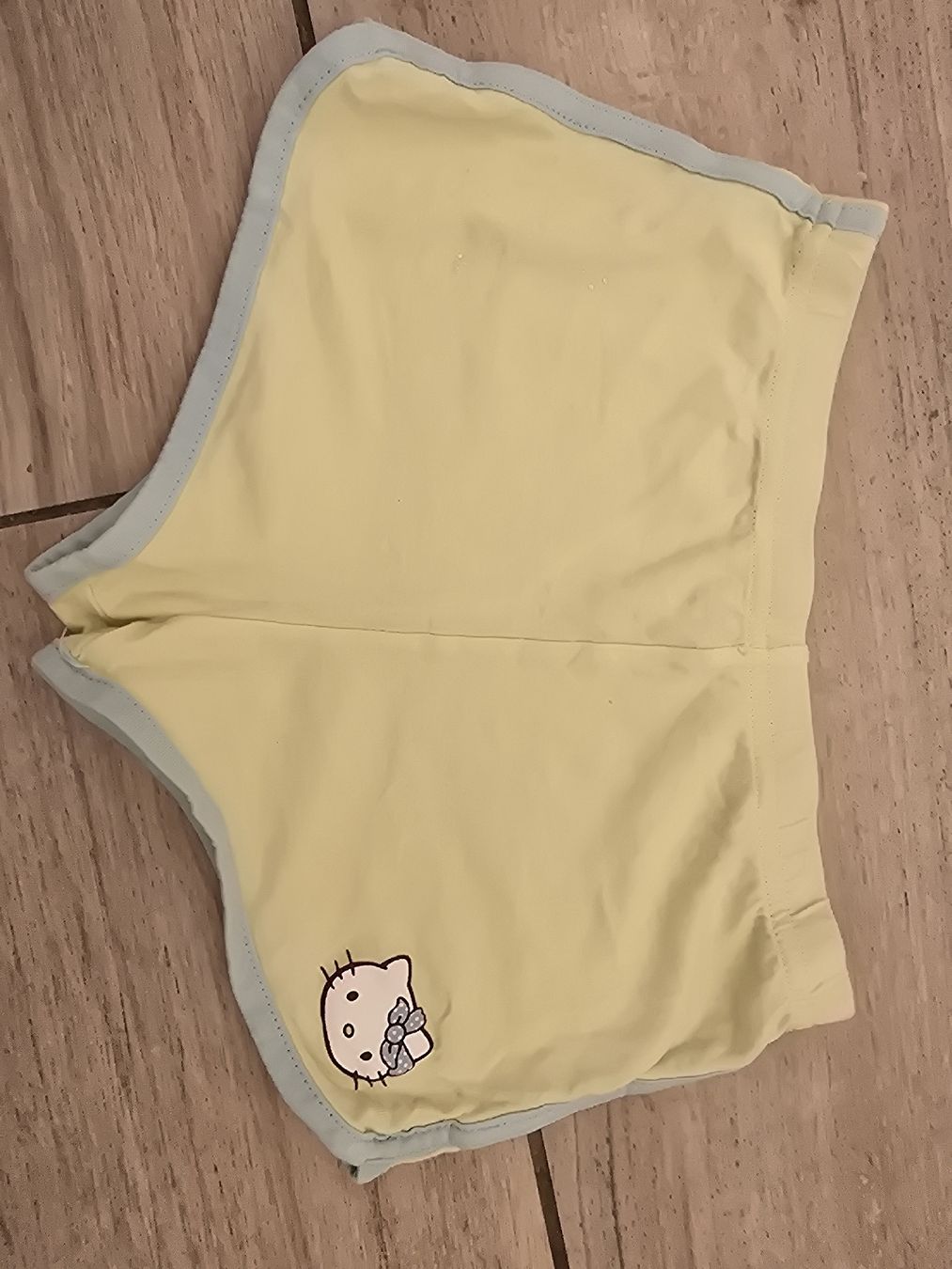 Pantaloni: Hello Kitty Shorts, light yellow, summer style, – Usato da Menziken venduto da farfalla2211