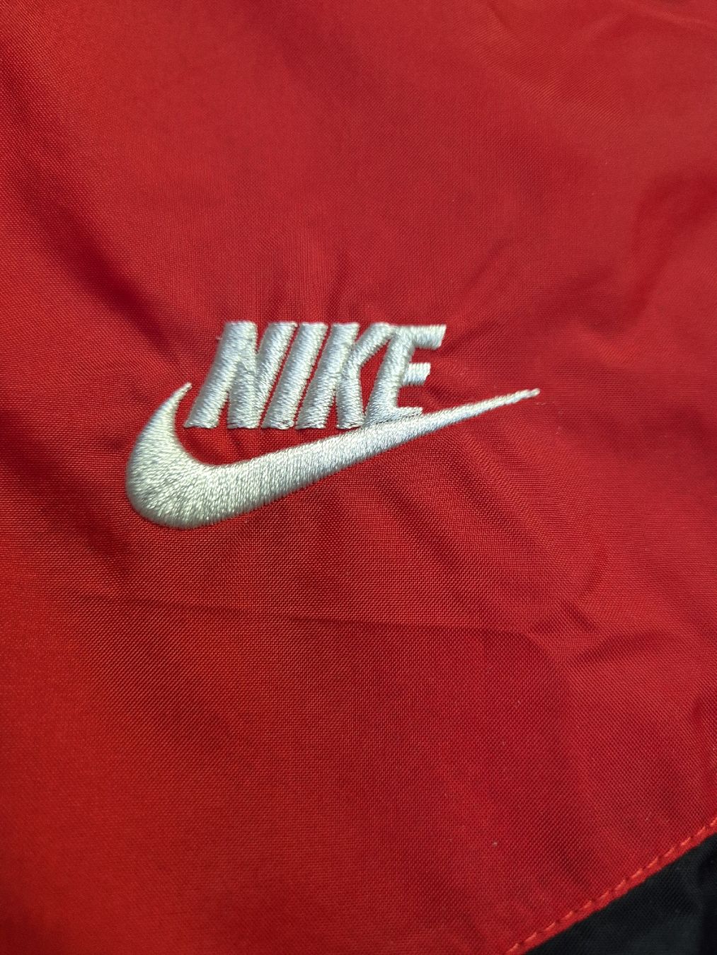 Nike Giacche: Rare Nike Jacke Windrunner Grösse L – Nuovo (secondo la descrizione) da St. Gallen venduto da CaliSunshine 2
