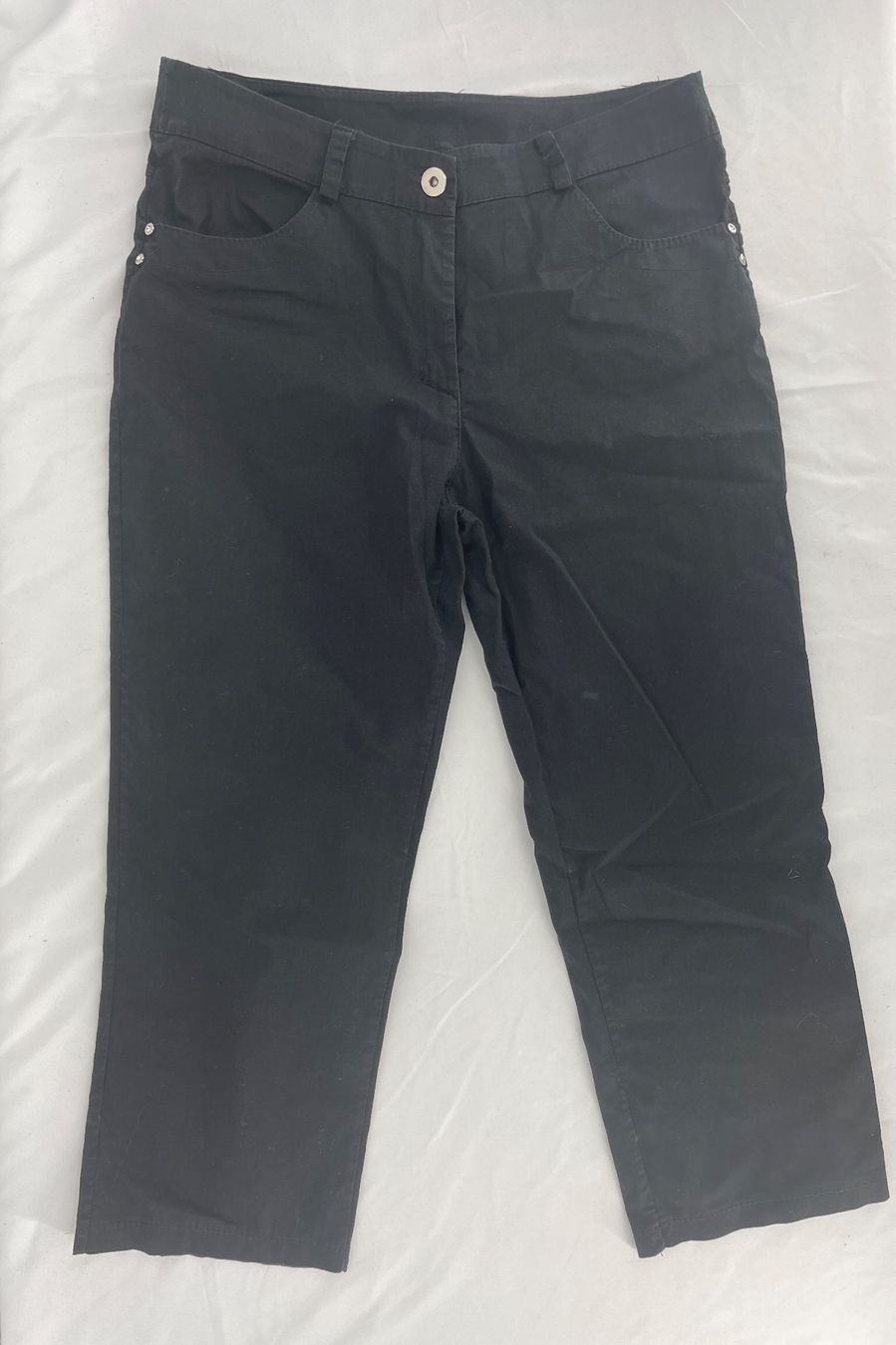 Pantalons: PANTALON 3/4 NOIR – D'occasion à Lausanne par PlusValue_Lausanne