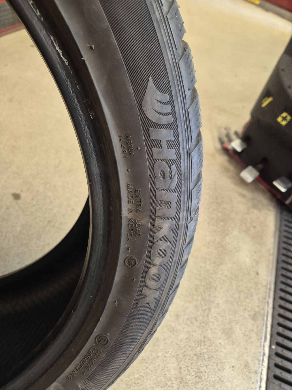 Pneumatici & Ruote complete: 2x Hankook winterreifen 275 40 20 – Usato da St gallen venduto da tas_2vw5 2