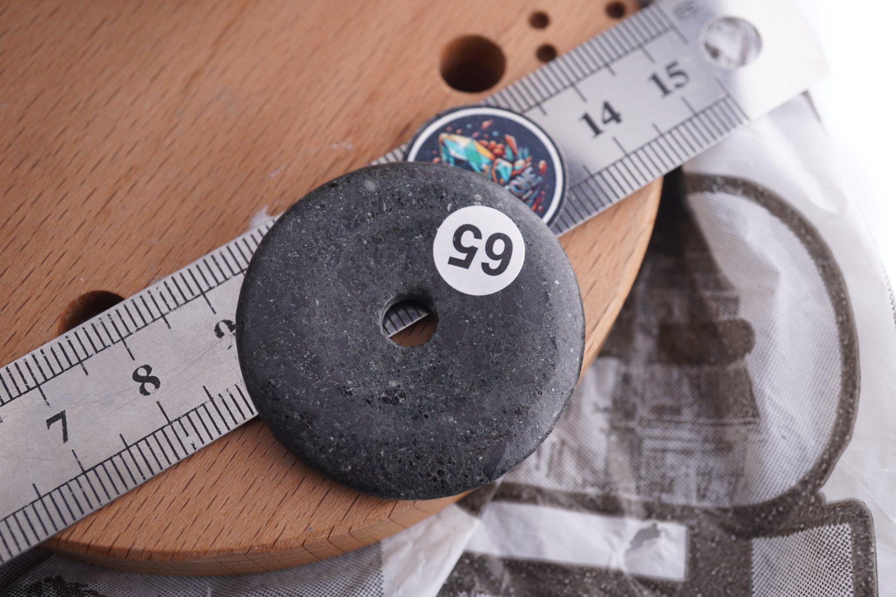 Minerali & Pietre curative: Kimberlit      Donut   pi Scheibe      Ab 1.- – Nuovo e nell'imballaggio originale da Eschenbach SG venduto da topstone 2