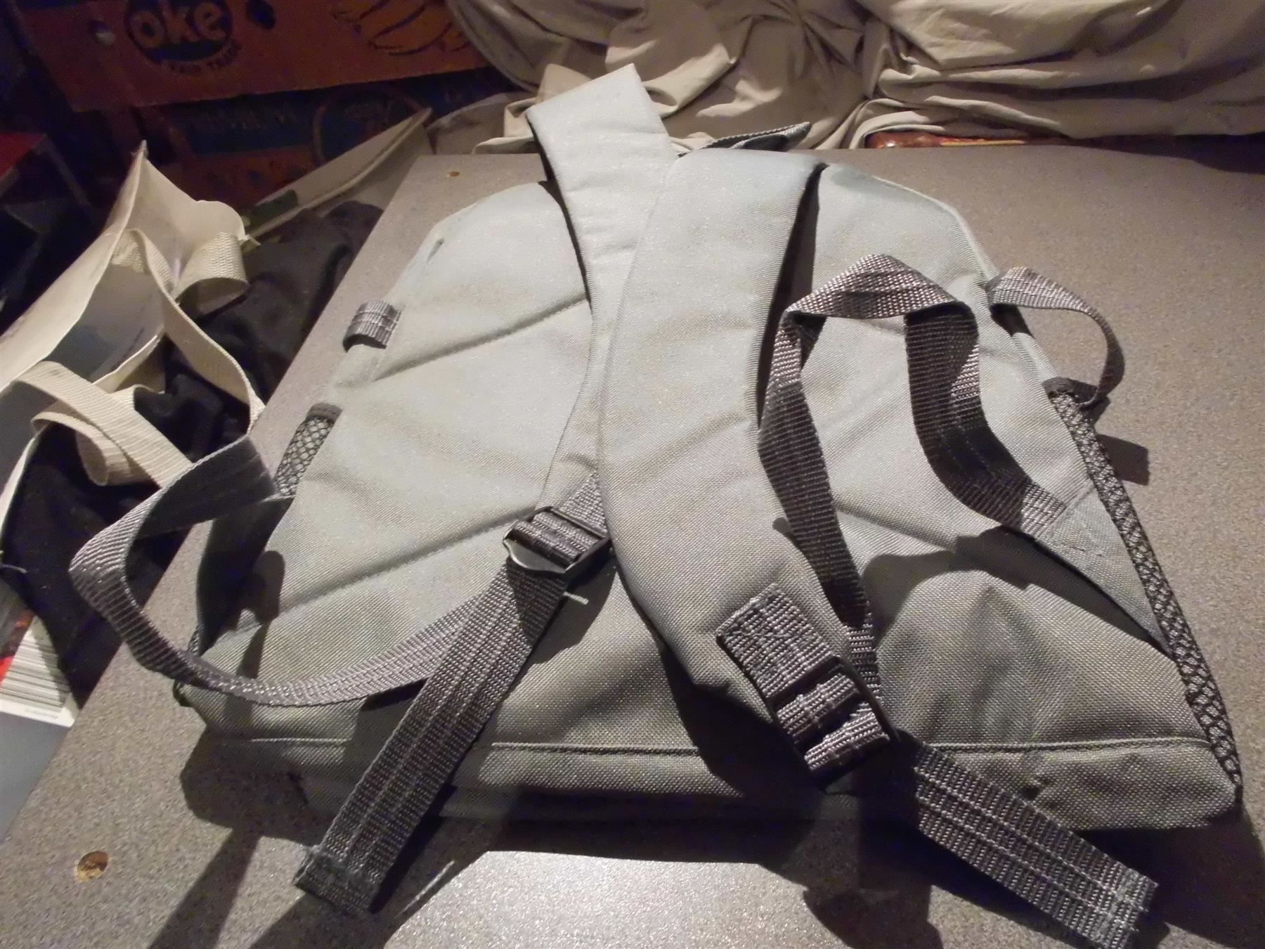 Rucksäcke: Rucksack Explorer, hell-/dunkelgrau – Gebraucht aus Zürich von abraxas1291 1