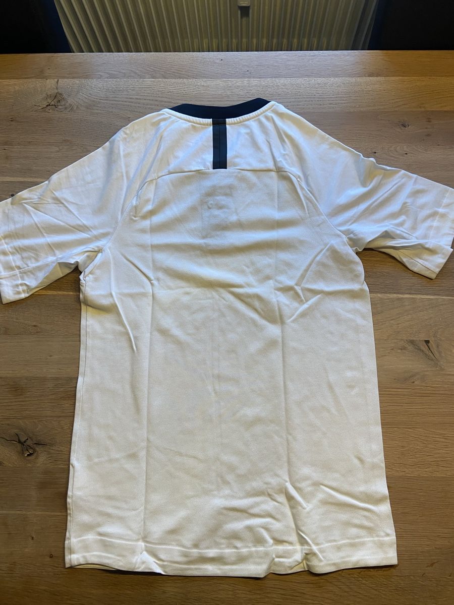 Nike Magliette Polo: FC Thun Nike Polo Shirt – Nuovo (secondo la descrizione) da Grosshöchstetten venduto da Faebu_0412 1