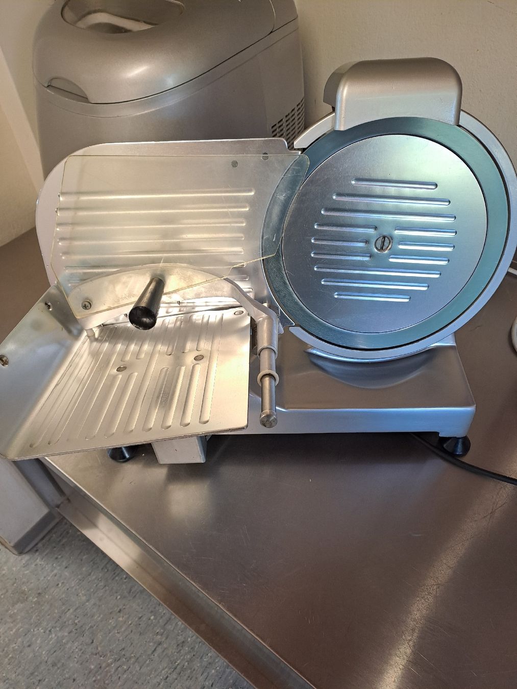 Appareils de cuisine: Aufschnittmaschine – D'occasion à einsiedeln par mippy 1