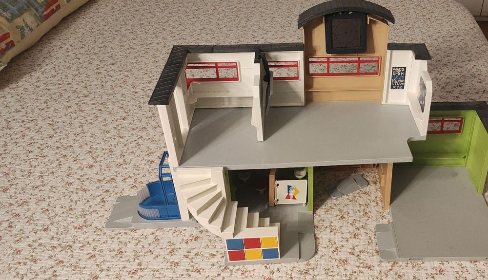 PLAYMOBIL Maison Moderne Avec Garage (4318) - Détails Et Charme Pour Heures De Jeu