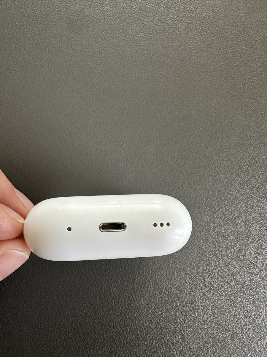 Apple Cuffie: Apple AirPods Pro 2 Ladecase A2700 – Usato da Zürich venduto da 183_hk22 2