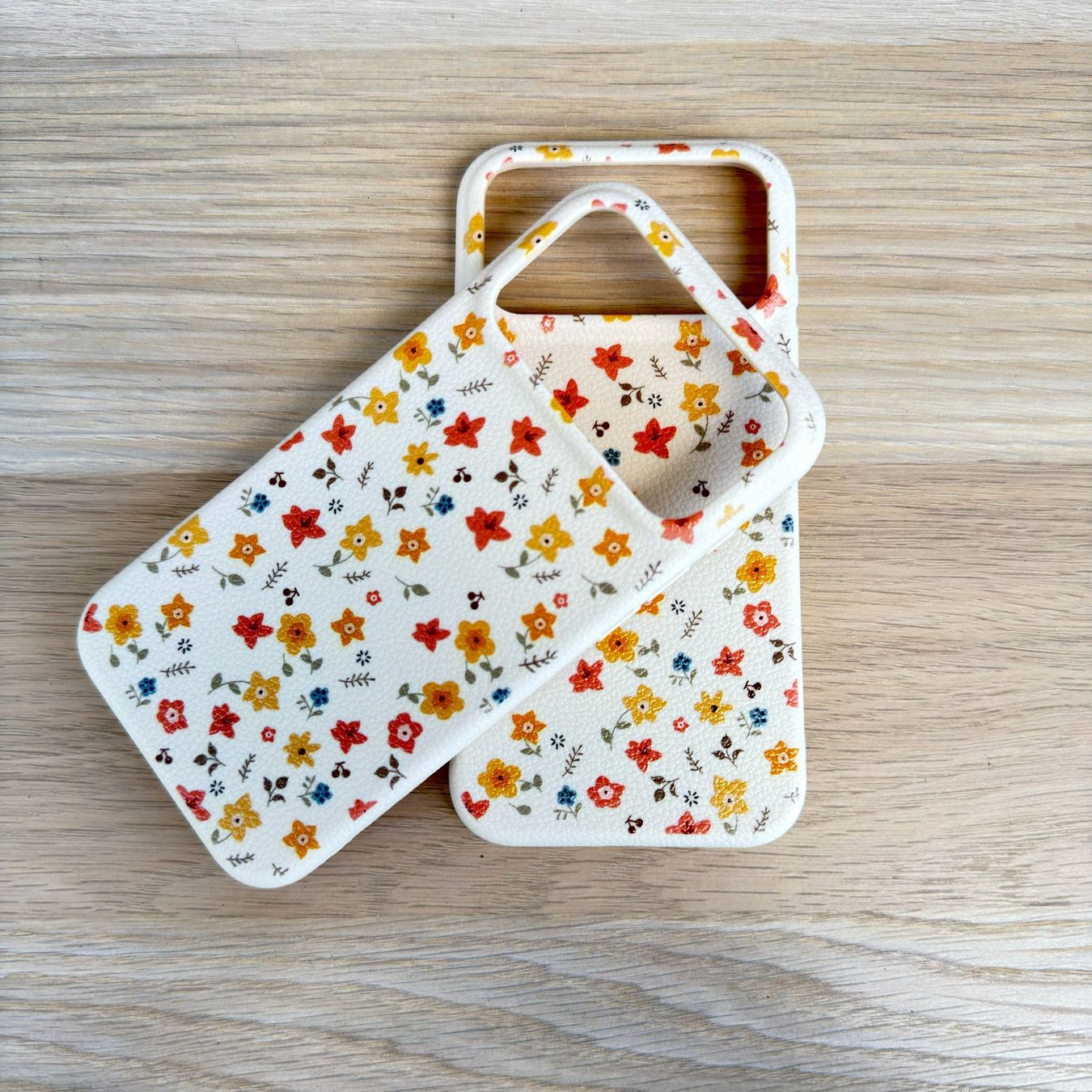 Apple Cover & Protezioni schermo: Coque iPhone 17 Pro Max motif floral blanc – Nuovo e nell'imballaggio originale da Thônex venduto da Suisse.Shopping 2