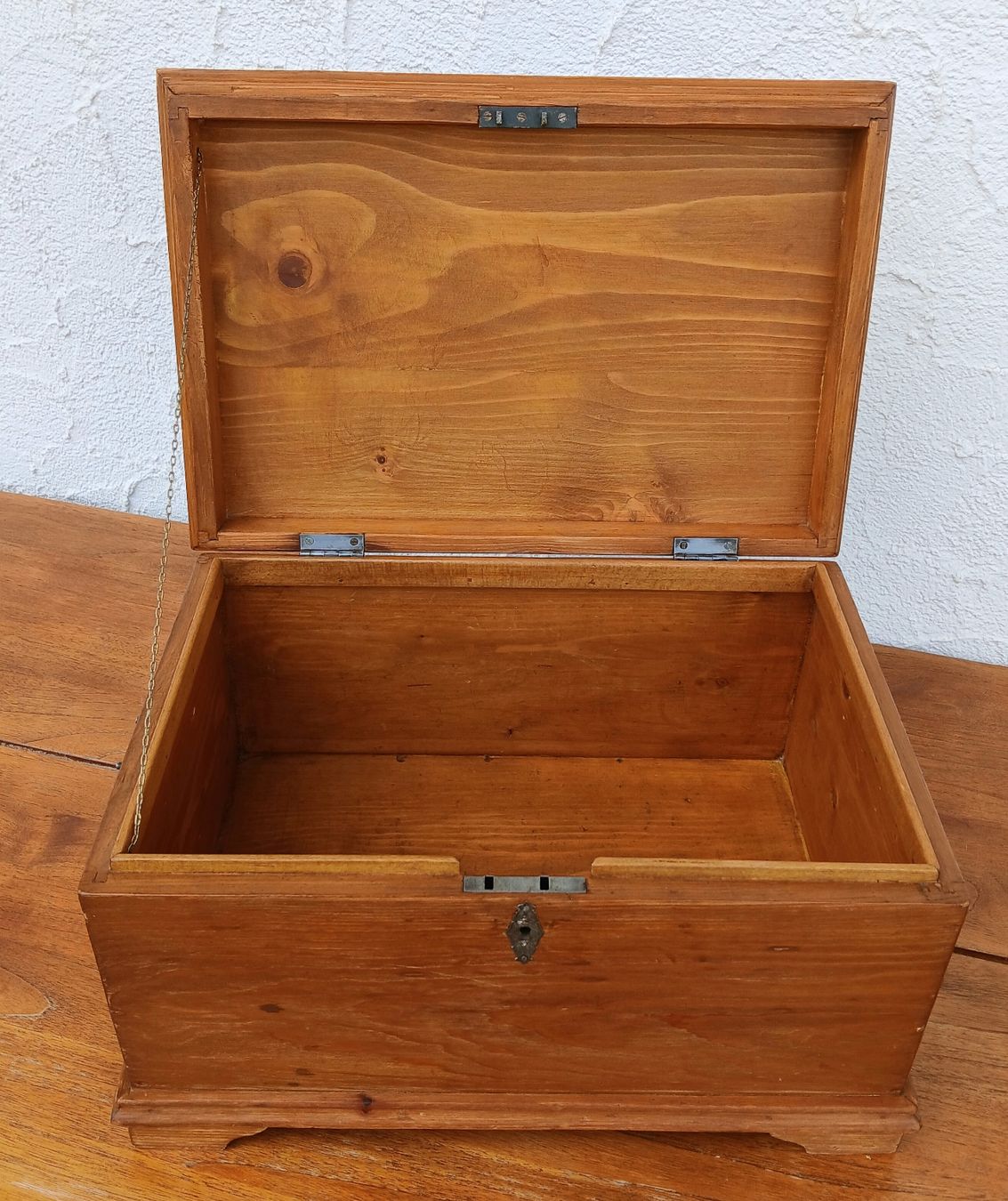 Coffres: Superbe petit coffre en bois – D'occasion à Sciernes-d'Albeuve par Dojo004 1