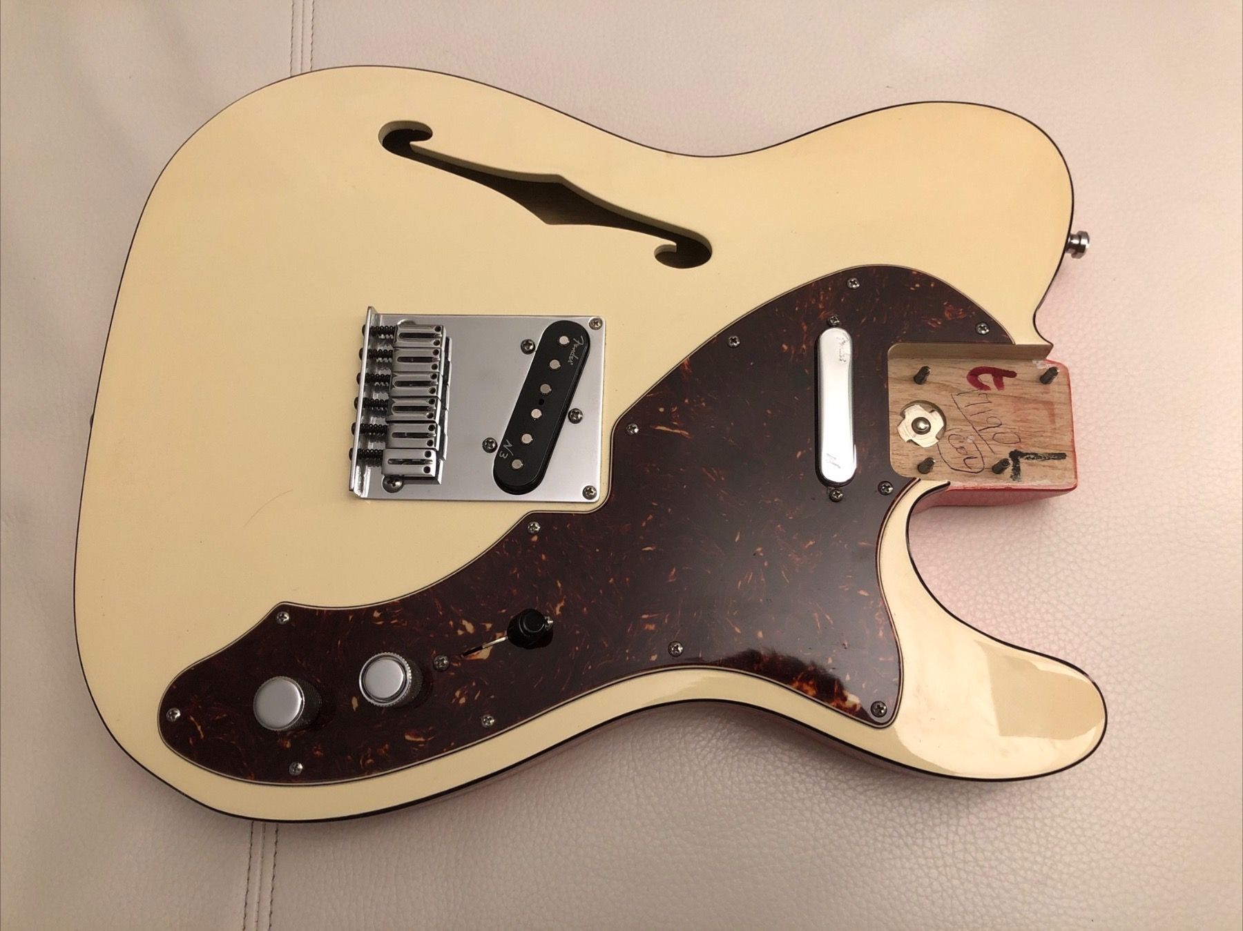 Fender Musikinstrumente: Fender Telecaster American Deluxe Thinline 2013 body – Gebraucht aus Sugiez von