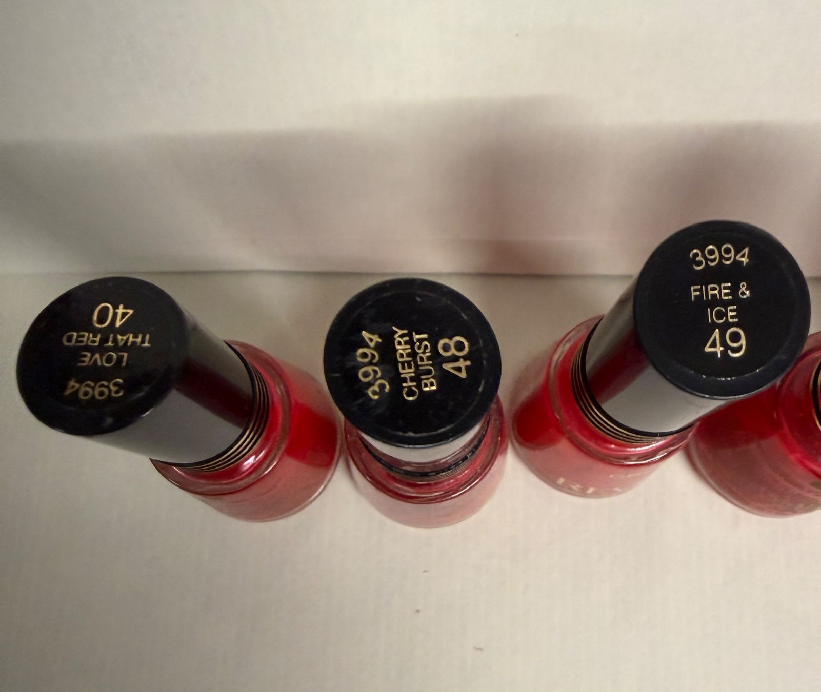 Smalto per unghie: Rote Nagellacke von Revlon und OPI – Usato da Nussbaumen AG venduto da Owert 3